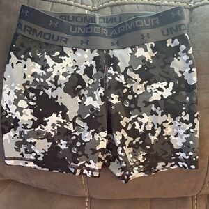 Size M - Under Armour Kids Black & Gray Camo Compression Shorts